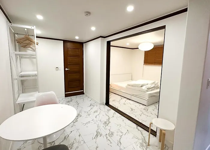 5br Family House, Myeongdong 7 Minutes, Gwanghwamun 10 Minutes, Namsan View, Patio Casa vacanze