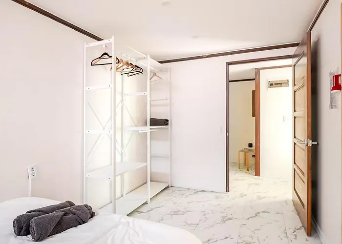 5br Family House, Myeongdong 7 Minutes, Gwanghwamun 10 Minutes, Namsan View, Patio *