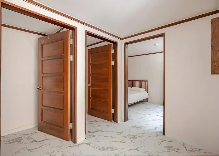 Casa vacanze 5br Family House, Myeongdong 7 Minutes, Gwanghwamun 10 Minutes, Namsan View, Patio Seul