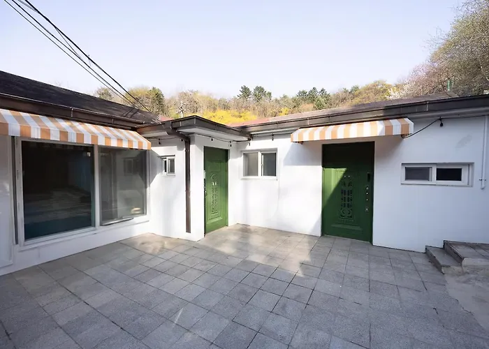 Casa vacanze 5br Family House, Myeongdong 7 Minutes, Gwanghwamun 10 Minutes, Namsan View, Patio *