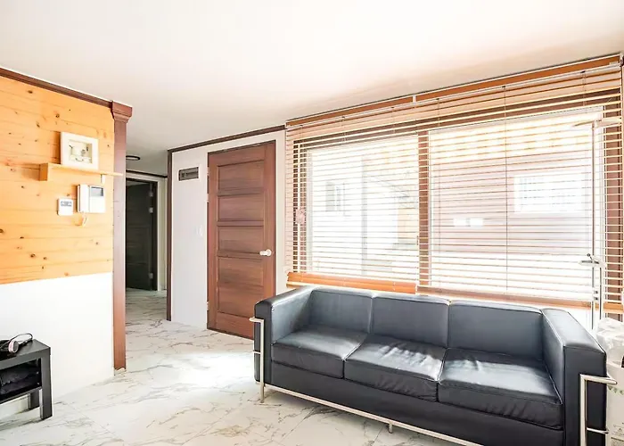 5br Family House, Myeongdong 7 Minutes, Gwanghwamun 10 Minutes, Namsan View, Patio *