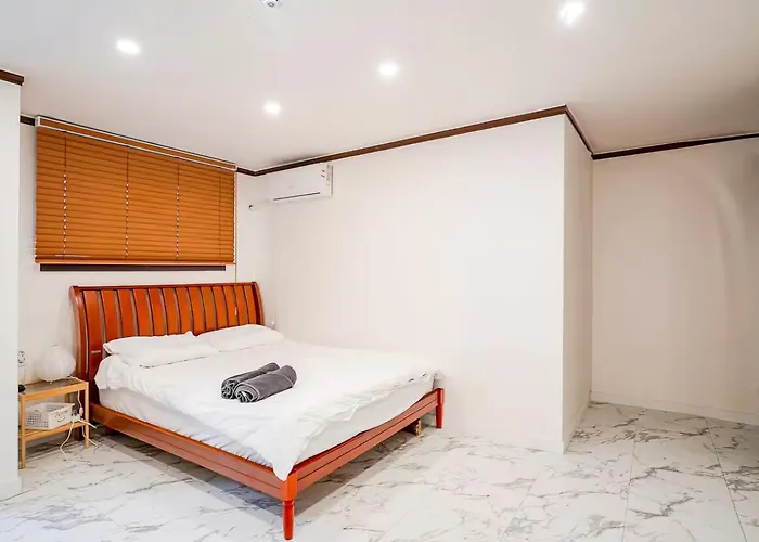 Casa vacanze 5br Family House, Myeongdong 7 Minutes, Gwanghwamun 10 Minutes, Namsan View, Patio